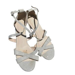 Benjamin Walk Toich Ups Elegant Silver Strappy Sandals worn once size 11M
